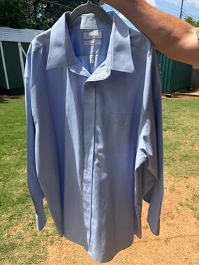 Roundtree & Yorke Light Blue Long-Sleeve Dress Shirt
